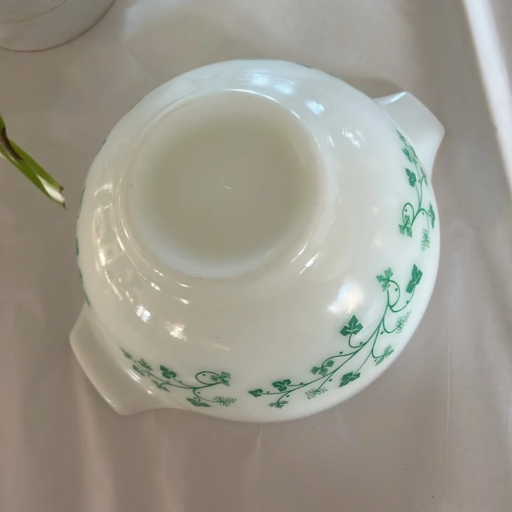 Vintage 1964 Pyrex promotional Cinderella chip-and-dip set green ivy